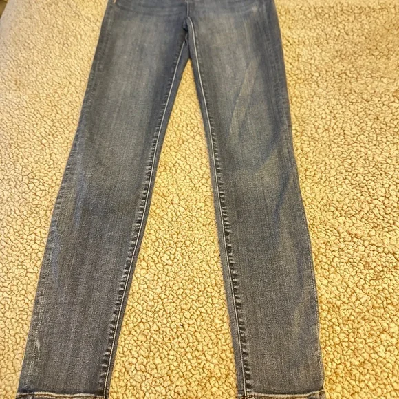 Levi's Women's Skinny Jeans in Classic Blue - Picture 2 of 9